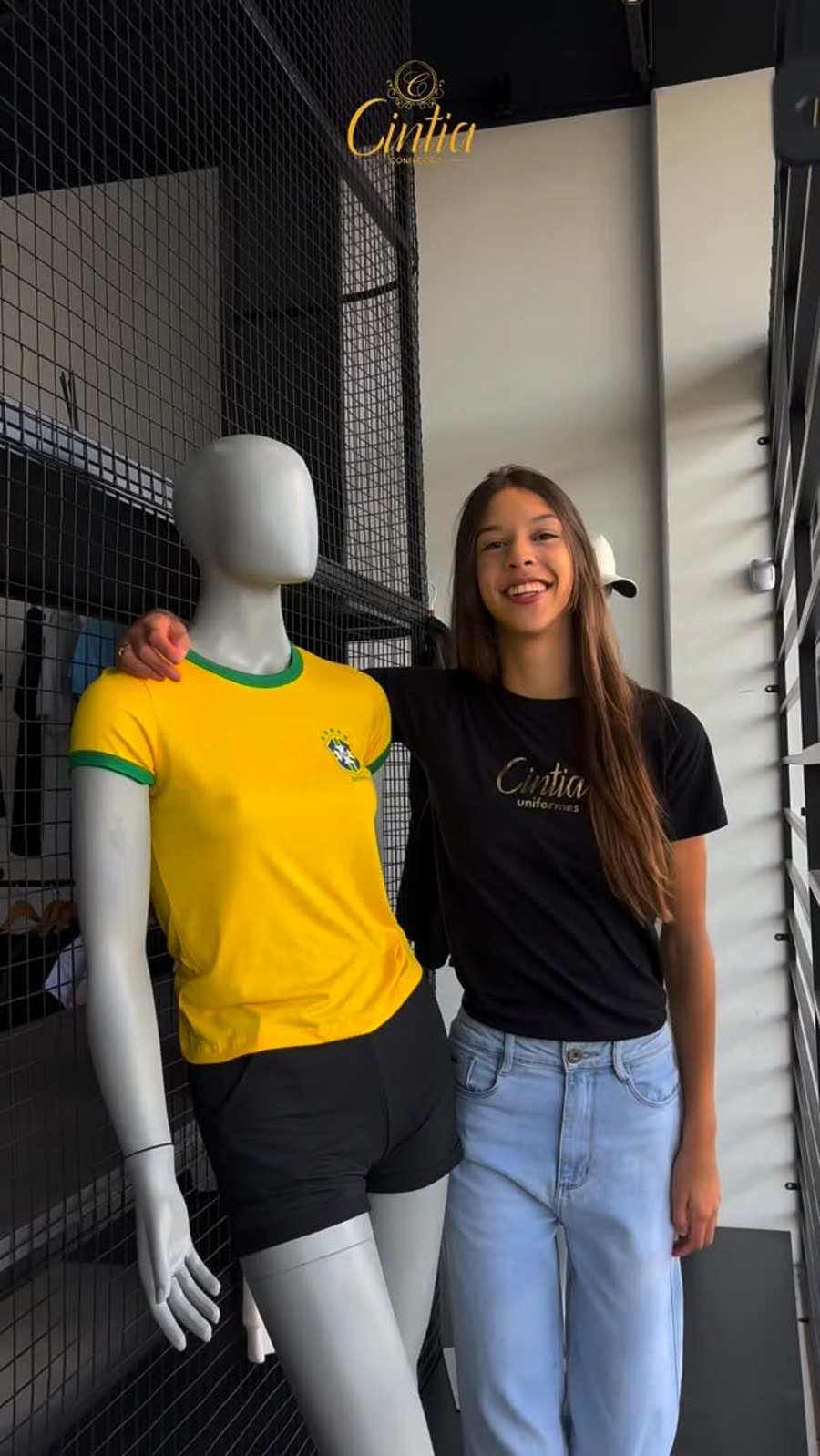 Uniforme empresarial em manequim na loja
